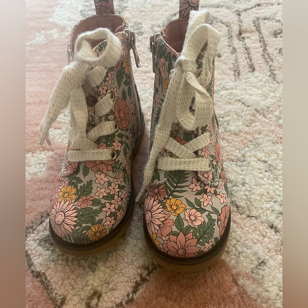 Cat & Jack floral print toddler ankle boot size 8